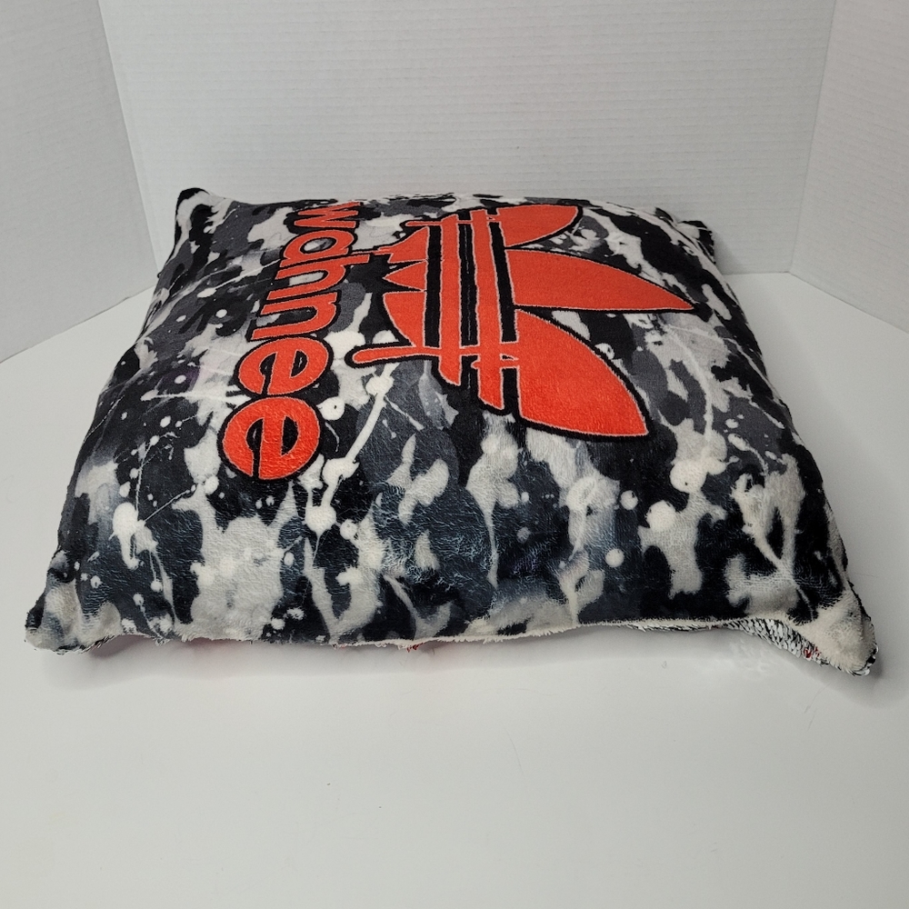 Wahnee Flip Sequins Zipper Throw Pillow - Picture 5 of 12